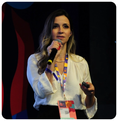 Mari Torres em palestra
